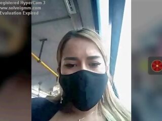 Chica en un autobús espectáculos su tetitas arriesgado, gratis porno 76