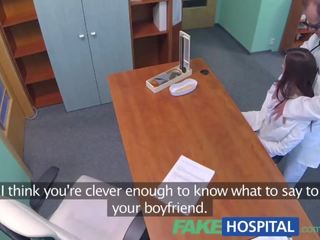 Fakehospital seksowne graduate dostaje lizał i pieprzony na lekarze biurko na za praca