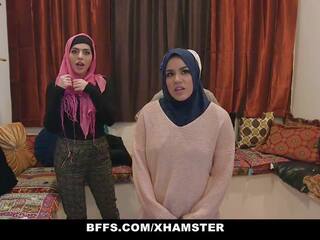 Bffs - 害羞 没经验 poonjab 女孩 他妈的 在 他们的 hijabs