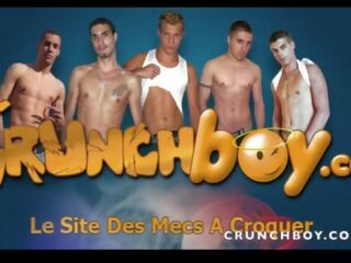 Menakjubkan kumpulan seks geng bang amator tidak berpelana dalam paris untuk crunchboy