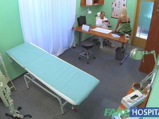 Fakehospital bác sĩ fucks vợ trong của anh ấy văn phòng