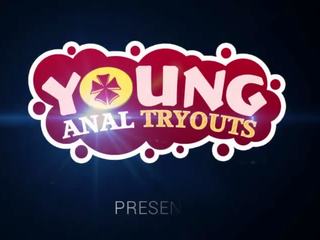 Unge anal tryouts-kinky gutt lures to varmt babes på hans erected pikk