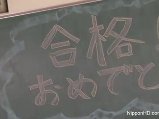 角质 日本语 老师 乱搞 她自己 在 一 课堂