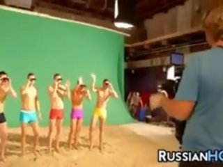 Με πλούσιο στήθος ρωσικό ομορφιά επί ένα βίντεο βλαστός