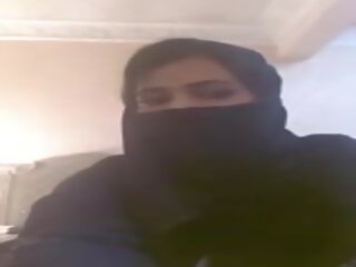 Arabi naiset sisään hijab näyttää hänen titties, porno a6