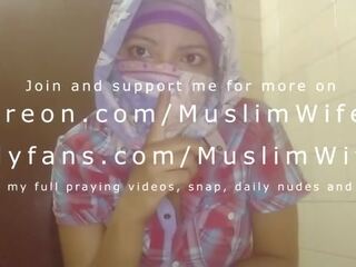 Real Arab عرب وقحة كس Mom Sins In Hijab By Squirting Her Muslim Pussy On Webcam ARABE SEX Porn Videos
