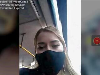 Mergaitė apie a autobusas rodo jos papai rizikingas, nemokamai porno 76