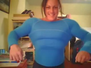 Musclé femme seins nus