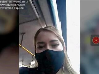 Jente på en buss viser henne pupper risikabelt, gratis porno 76