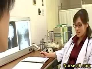 الآسيوية امرأة الطبيب وظيفة اليد