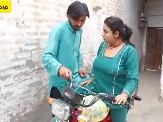 Desi bicyclette tour femme avec une très chaud cul, porno 83