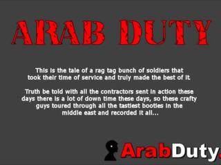 Arab pelacur brought kembali kepada askar asas untuk pesta seks berkumpulan